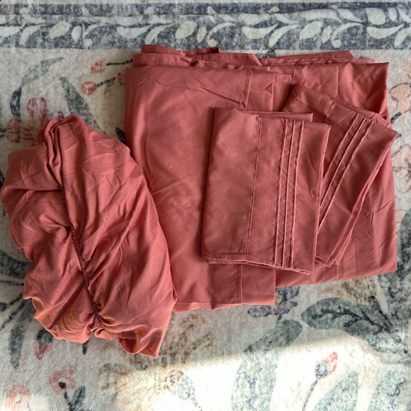 Luxury Coral Bedding Sheet Set - Picture 6 of 11